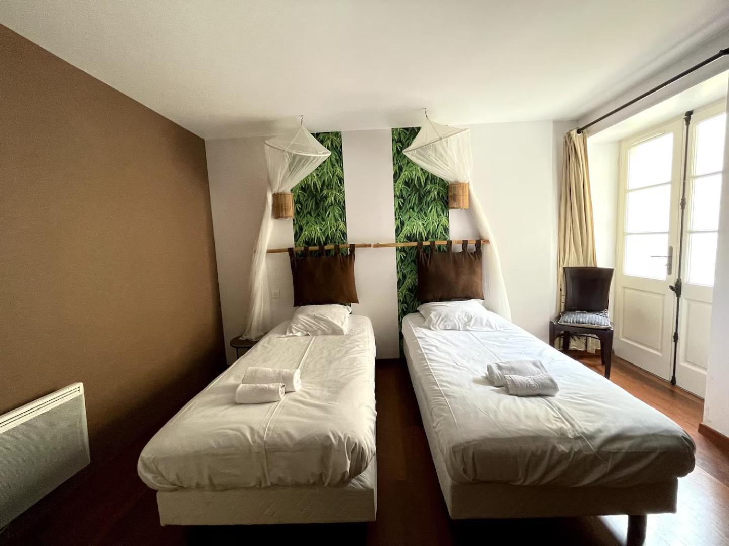 Apt Duplex Ou Plain Pied Tout Confort Plein Centre Ville Bayeux Proche Commerces, Restaurants, Avec Terrasse Privative Ou Jardin Commun Amenage Clos, Parking Gratuit A Proximite, Proche Plages Du Debarquement Buitenkant foto