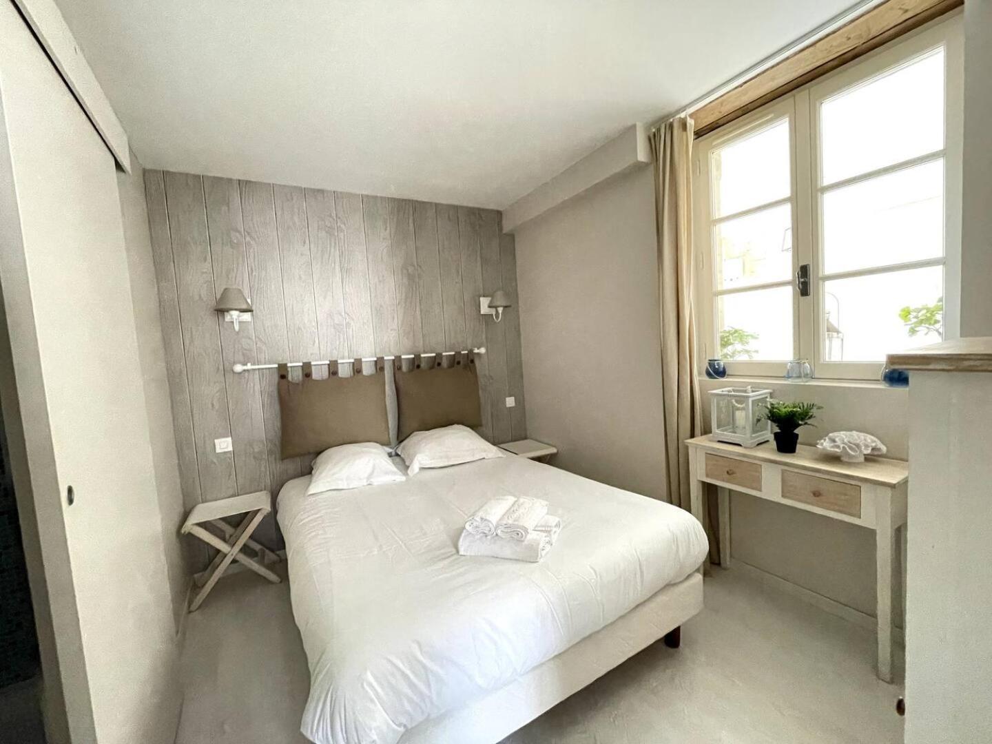 Apt Duplex Ou Plain Pied Tout Confort Plein Centre Ville Bayeux Proche Commerces, Restaurants, Avec Terrasse Privative Ou Jardin Commun Amenage Clos, Parking Gratuit A Proximite, Proche Plages Du Debarquement Buitenkant foto